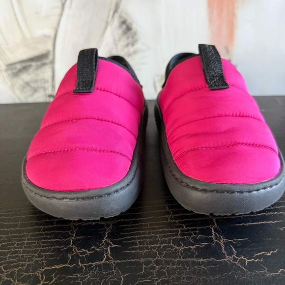 CROCS Pink and Black Slippers Comfortable Slip-On Design size J3 - Picture 2 of 7